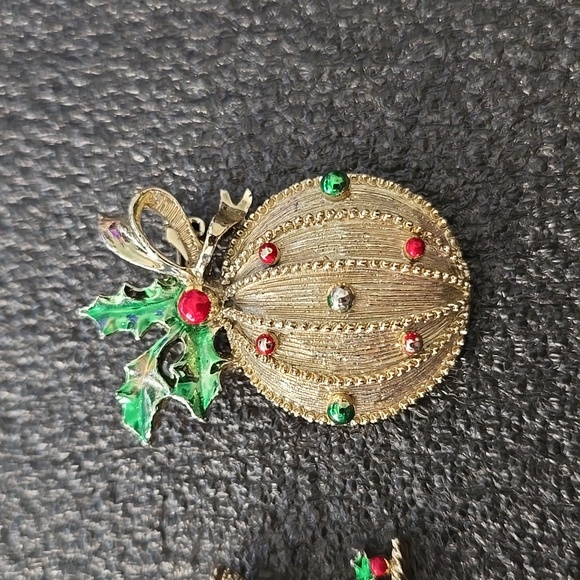 2 Gerrys signed christmas sleigh and ornament pin - Picture 3 of 5